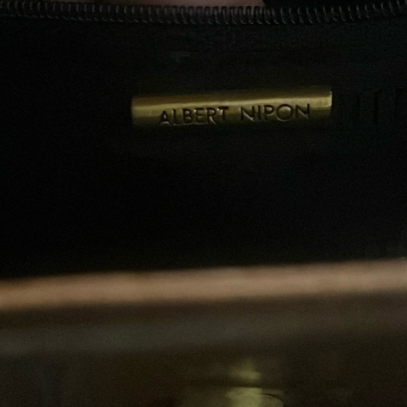 Vintage Albert Nipon leather gorgeous crossbody adjustable bag EUC - Picture 4 of 8